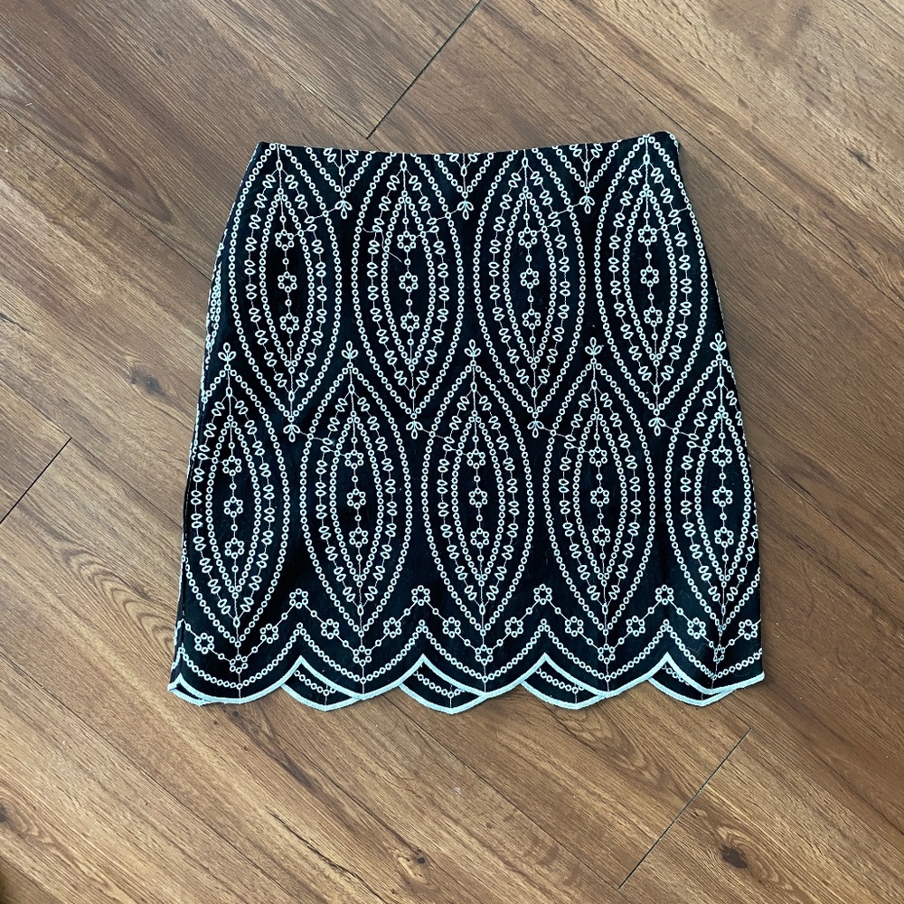 Loft Scallop Edge Skirt
